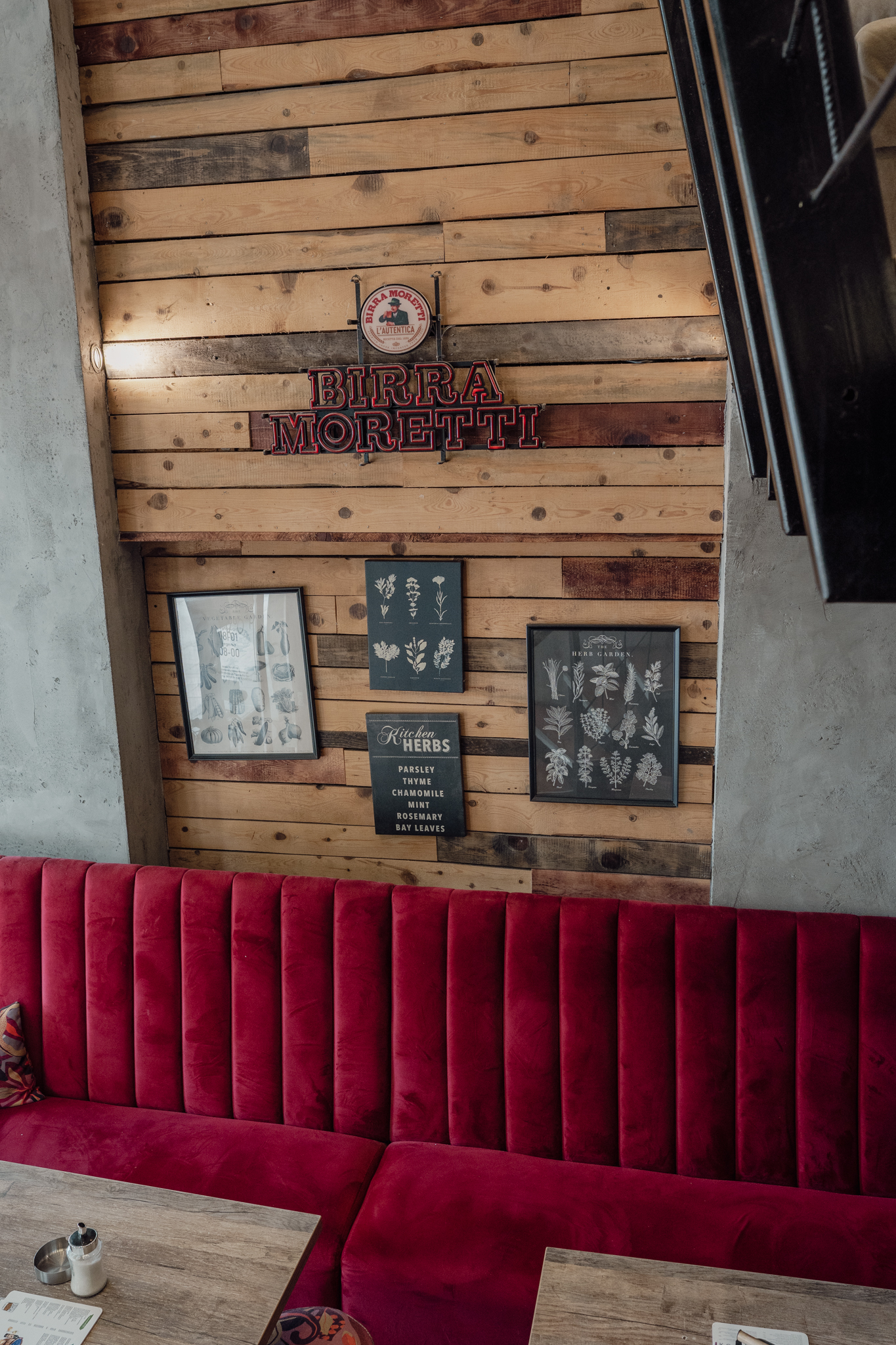 Korzo Užice – sto postavljen za ručak