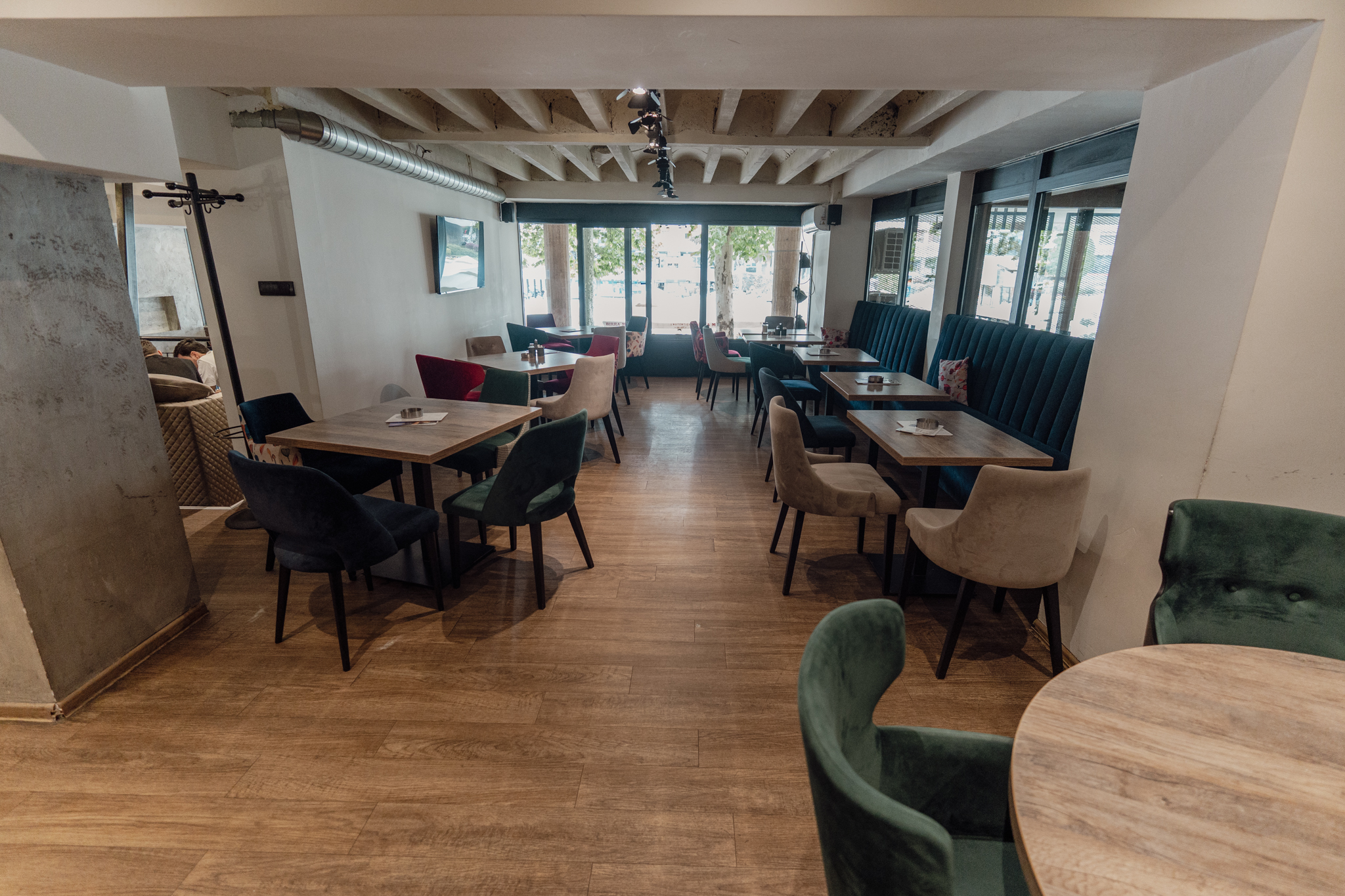 Korzo Užice – detalj šanka i pića